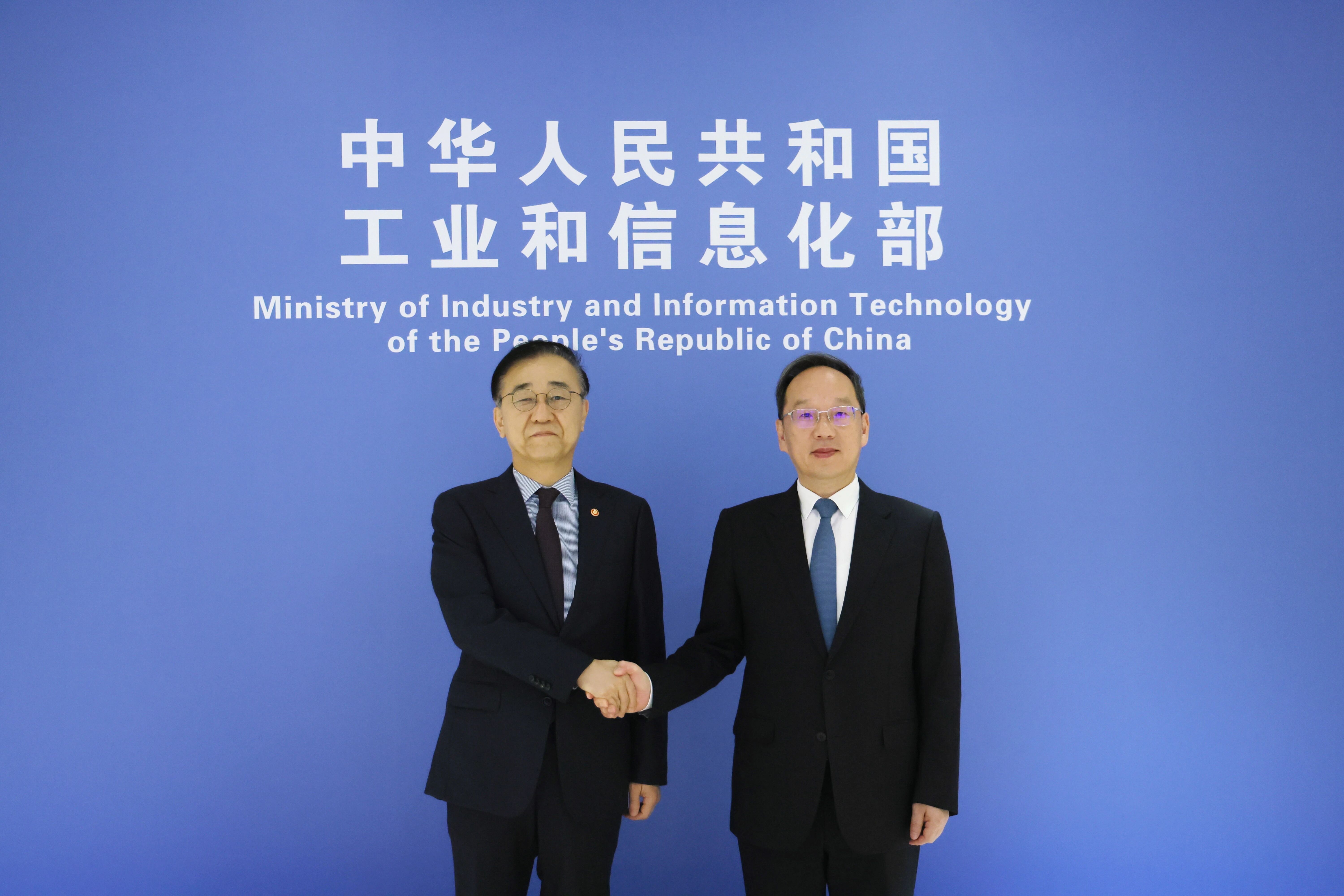 李乐成会见韩国国土交通部部长金润德