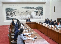 赵乐际同全国人大常委会会议列席代表座谈时强调 深入学习领会党中央对形势的分析判断和决策部署 忠实履行法定职责