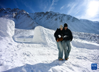 青海门源：冬日雪山旅游热